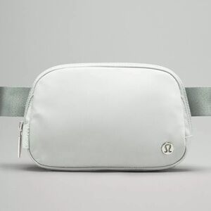 [ ❌ SOLD ] NWT Lululemon Everywhere Belt Bag 1L (Jade Grey)